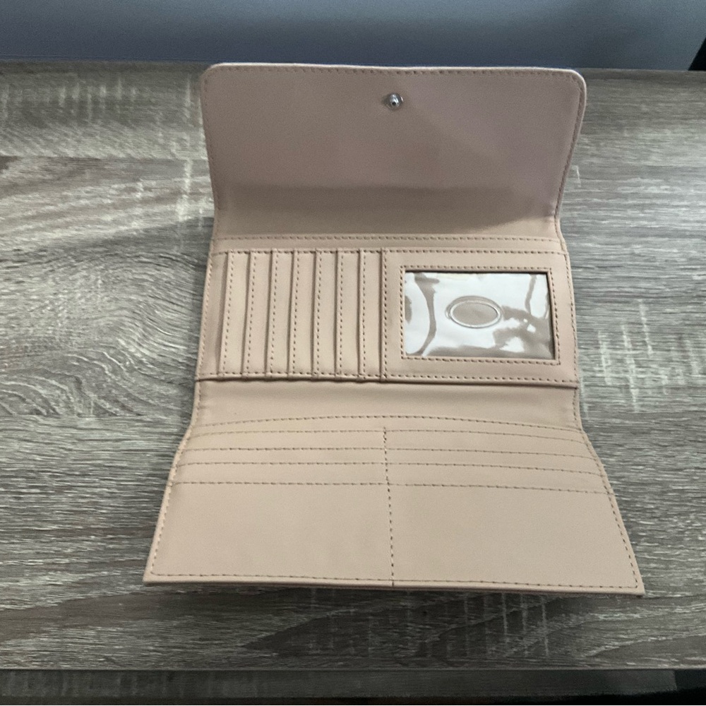 Guess Wallet - Picture 2 of 4